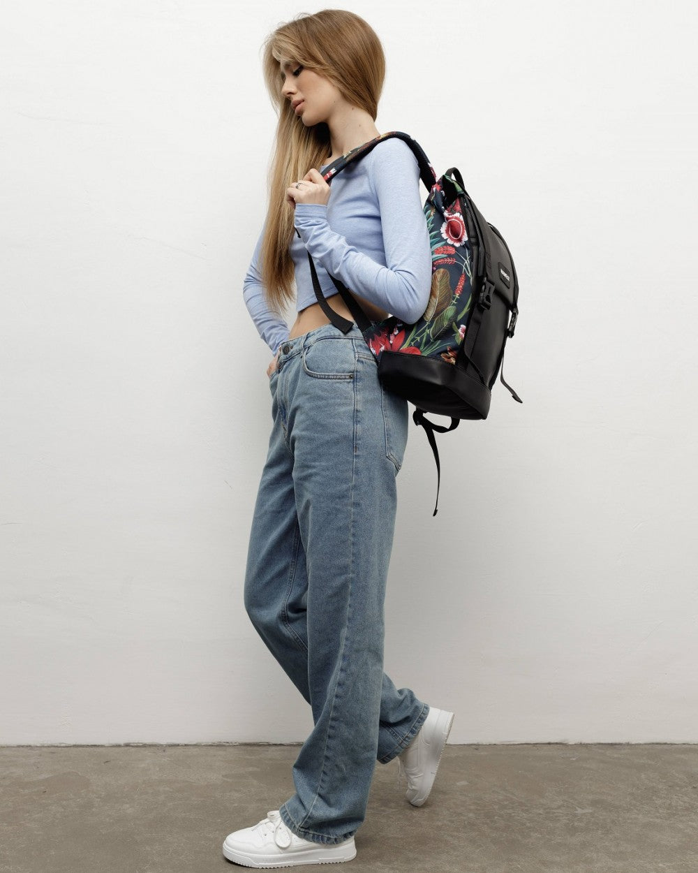 AVIAPACK - Floral Ornament Print