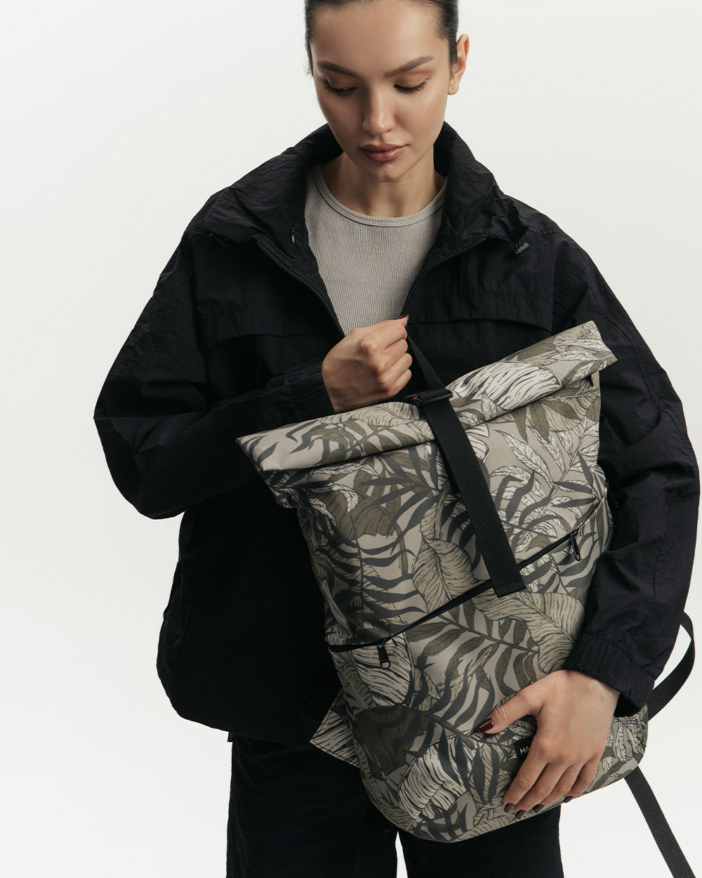 BASIC ROLLTOP - Tropical Khaki Print